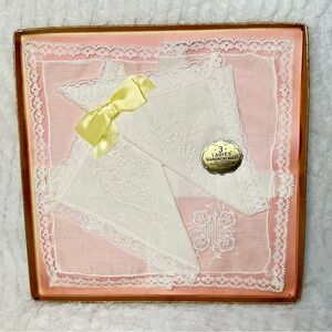 Vintage Ladies Cotton Handkerchiefs  3 Hankies White Embroidered Lace Edges NEW